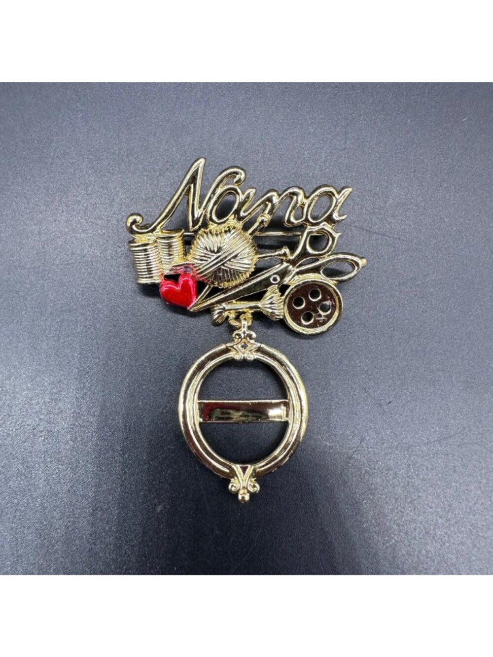 Vintage Nana Photo Holder Brooch Pin Sewing Button Heart Dangling Frame - Picture 2 of 7